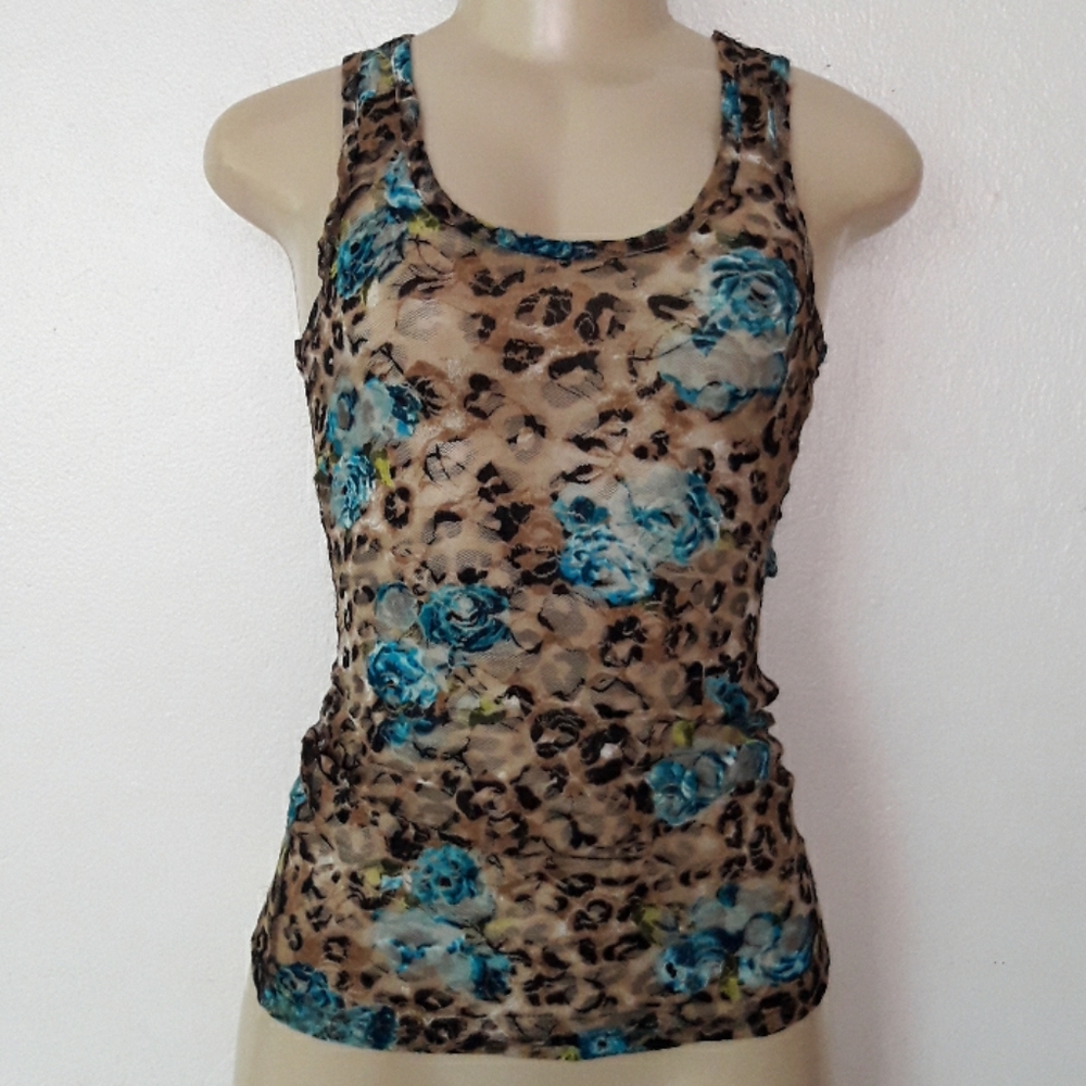 SALE💥$4 Almost Famous: Floral Top - Picture 1 of 7